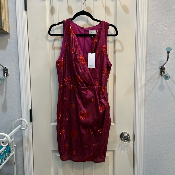 NWT One 33 Social valentine heart sequin faux wrap dress size 6 - Picture 2 of 5